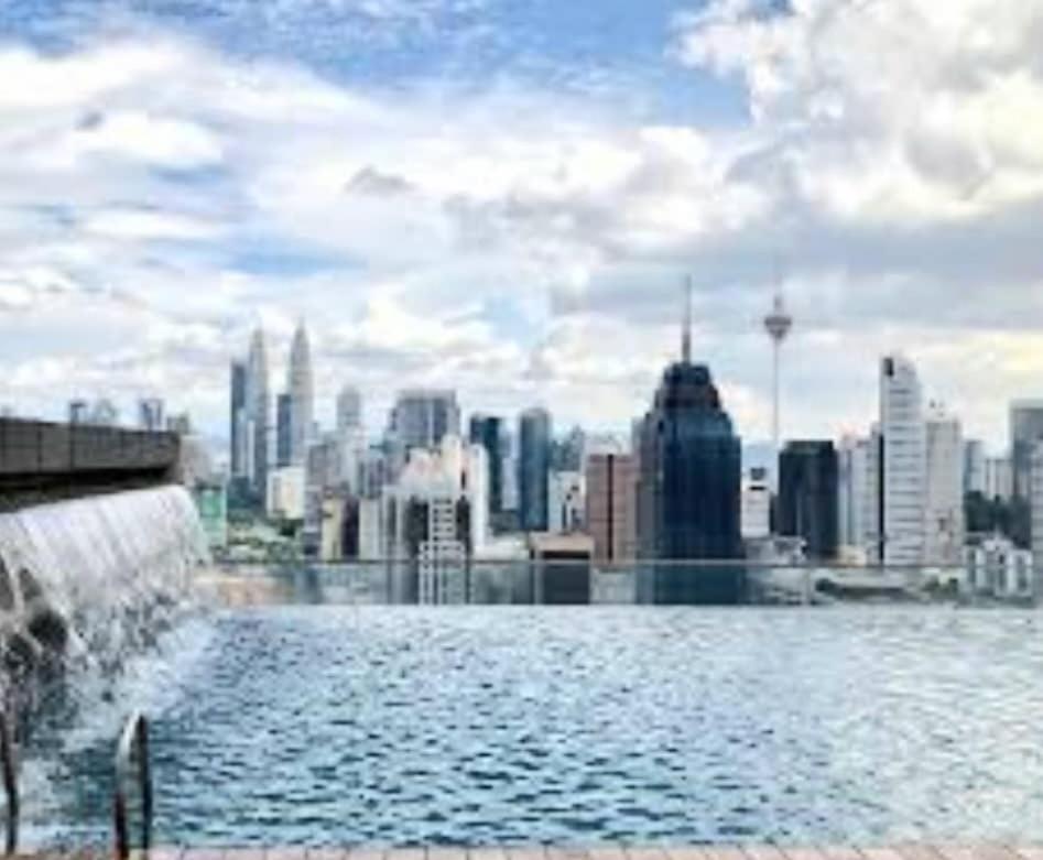 Regalia Suites With Infinity Pool Klcc By Staycation Homes Куала-Лумпур Екстер'єр фото