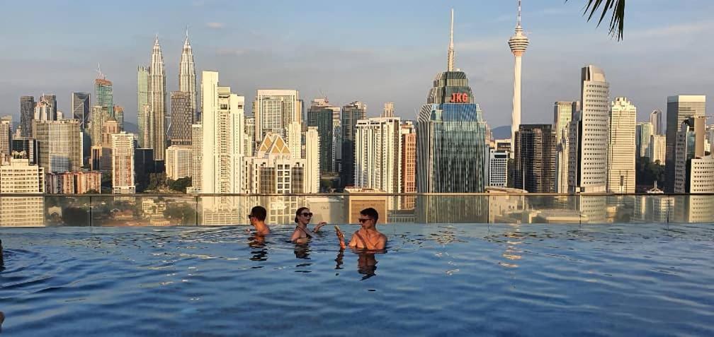 Regalia Suites With Infinity Pool Klcc By Staycation Homes Куала-Лумпур Екстер'єр фото