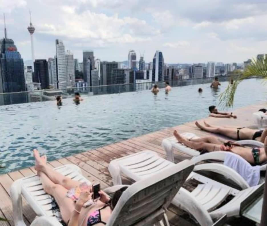 Regalia Suites With Infinity Pool Klcc By Staycation Homes Куала-Лумпур Екстер'єр фото