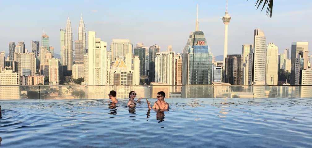 Regalia Suites With Infinity Pool Klcc By Staycation Homes Куала-Лумпур Екстер'єр фото