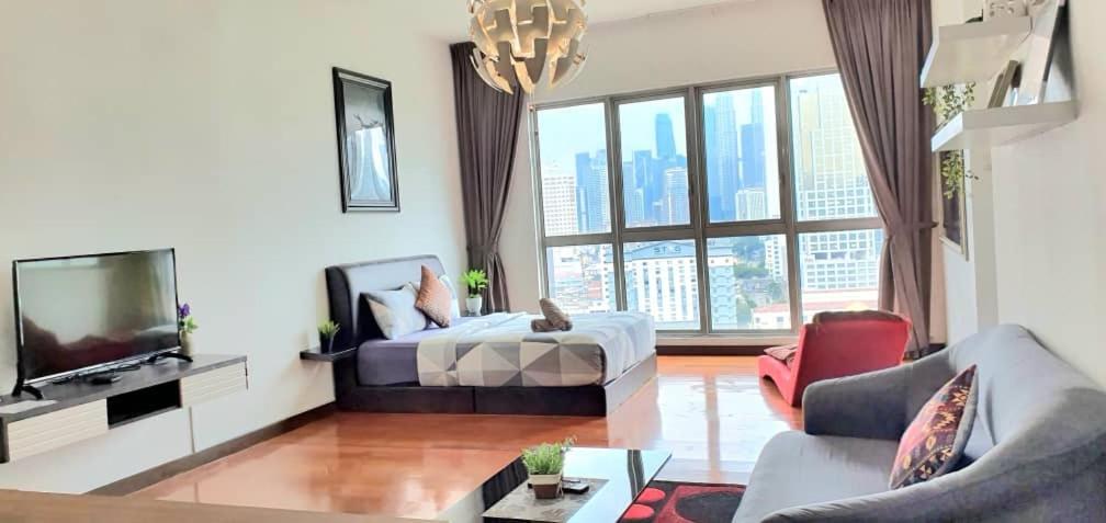 Regalia Suites With Infinity Pool Klcc By Staycation Homes Куала-Лумпур Екстер'єр фото